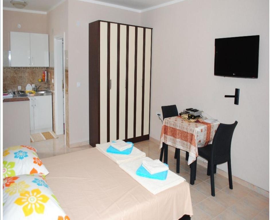 Apartments Anne Petrovac 객실 사진